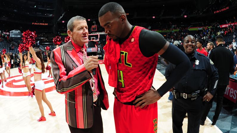 Sager interviews Paul Millsap of the Atlanta Hawks after a win over the Boston Celtics in November 2015. He announced in March 2016 that his cancer, once in remission, had returned. "The typical prognosis is 3-6 months to live, but I would like to stress that is for a patient who is not receiving treatment," he said <a href="index.php?page=&url=https%3A%2F%2Fwww.turner.com%2Fpressroom%2Funited-states%2Fturner-sports%2Fnba-tnt%2Fstatement-behalf-craig-sager" target="_blank" target="_blank">in a statement provided by Turner.</a> "Fortunately, I am receiving the best treatment in the world, and I remain fully confident I will win this battle."