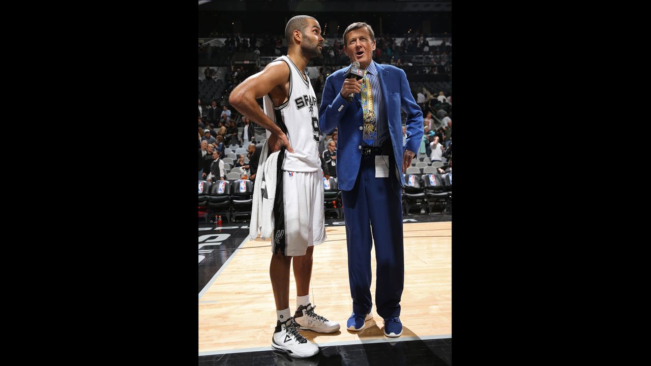Sager has made a name for himself with his often flamboyant clothes. Here he interviews Tony Parker of the San Antonio Spurs during a game against the Chicago Bulls.