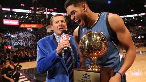 Sager, in a blue velvet jacket, interviews Karl-Anthony Towns of the Minnesota Timberwolves during the 2016 NBA All-Star Game. "Sports are supposed to be fun, and so I have fun with the way I dress," <a href="http://bleacherreport.com/articles/2383247-craig-sagers-harrowing-and-emotional-journey-back-to-the-nba" target="_blank" target="_blank">Sager said.</a>