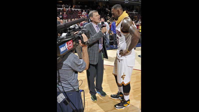 Sager speaks with LeBron James after a Cleveland Cavaliers game in January 2016. "Guys in the NBA really like him because he's fair," former NBA great Charles Barkley <a href="index.php?page=&url=http%3A%2F%2Fbleacherreport.com%2Farticles%2F2383247-craig-sagers-harrowing-and-emotional-journey-back-to-the-nba" target="_blank" target="_blank">told Bleacher Report</a> about Sager. "He'll ask tough questions, but they are fair questions."