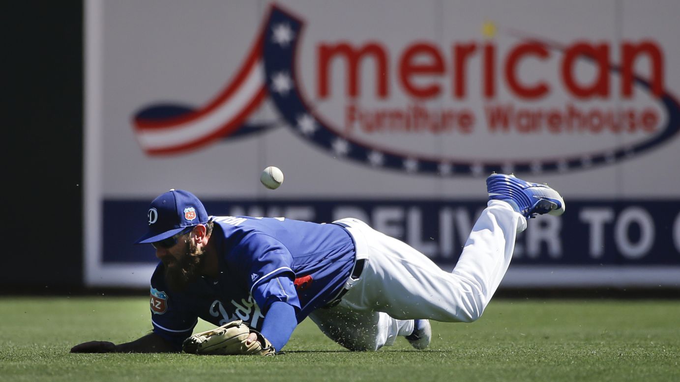 Scott Van Slyke, an outfielder with the Los Angeles Dodgers, misses a catch during a spring-training game in Phoenix on Sunday, March 27.