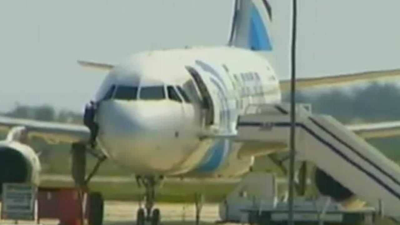 egyptair hijacked man climbs out window newday_00001917.jpg