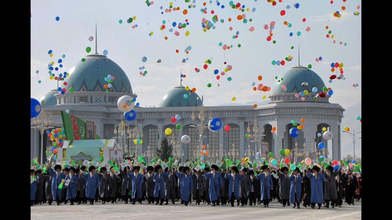 On October 27 Turkmenistan celebrates its Independence Day, marking the end of the Soviet era. Central to the festivities is an amnesty of selected criminals, while the population take to the streets in traditional clothing, including the "telpek", a large sheepskin hat.<br />