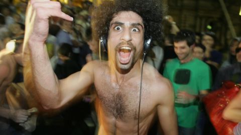 SYDNEY, AUSTRALIA - SEPTEMBER 28:  Sydney siders kick off the summer clubbing season, which traditionally starts on the Labour Day long weekend, at a flash rave on the city's Town Hall steps on September 28, 2007 in Sydney, Australia. The flash rave invites revellers to turn up with their own music player and headphones and on the strike of 6.11pm AEST, to silently rave to their own music in the city centre.  (Photo by Sergio Dionisio/Getty Images)