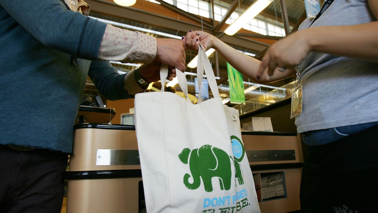 Between 22% and 43% of the plastic we use ends up going into landfill, according to the <a href="http://www.worldwatch.org/global-plastic-production-rises-recycling-lags-0" target="_blank" target="_blank">United Nations Environmental Program.</a>