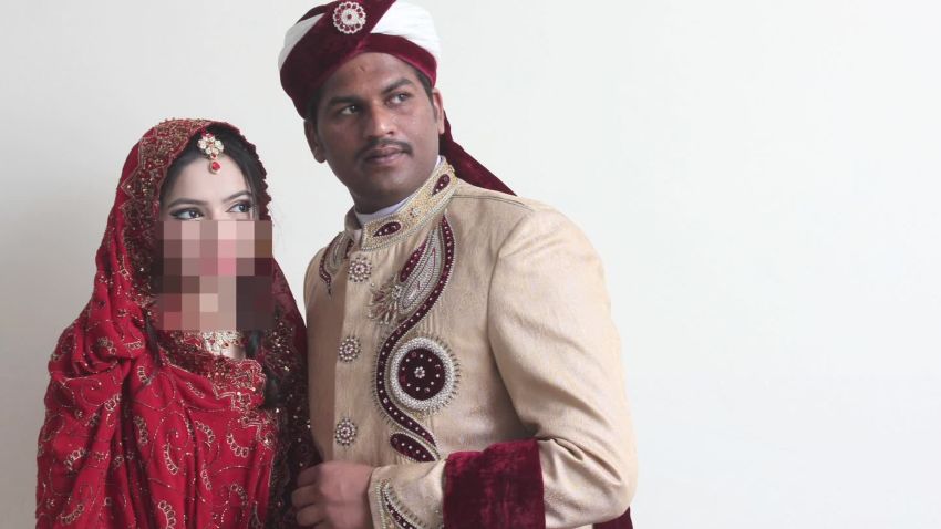 pakistan married couple killed attacks pkg mohsin_00001220.jpg