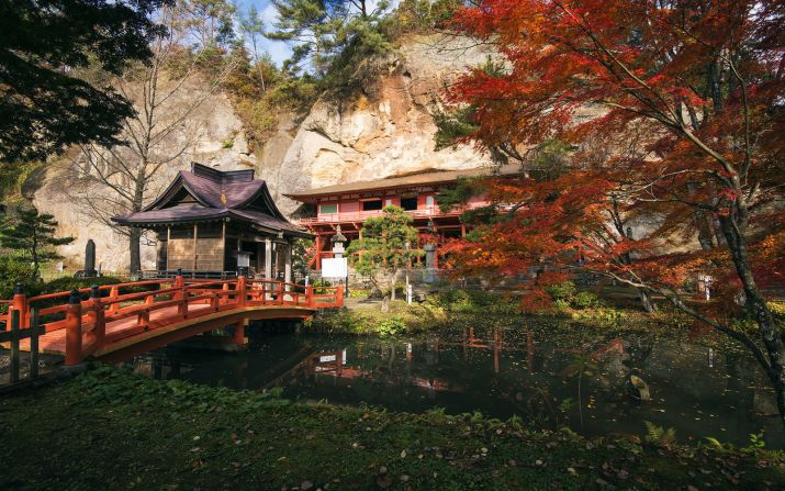 In Hiraizumi, a town in Iwate Prefecture famous for its historic ruins and sacred buildings, serene landscapes meet bright and bold architecture. 