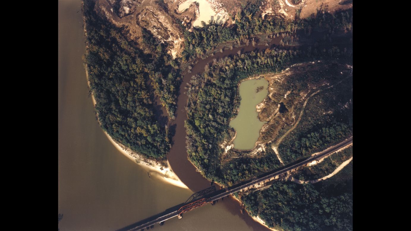 The <a href="https://cumulis.epa.gov/supercpad/cursites/csitinfo.cfm?id=0602488" target="_blank" target="_blank">Sikes Disposal Pits</a> and the San Jacinto River are photographed near Crosby, Texas, in 1985. From 1955 to 1968, an illegal open dump operated on site, according to the EPA.