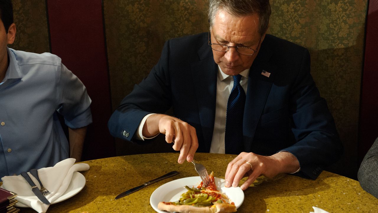 GOP Presidential Candidate John Kasich eats a piece of pizza at Gino's Pizzeria and Restaurant on March 30, 2016 in the Queens borough of New York City.