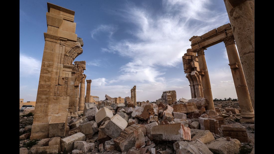 <strong>After:</strong> The Arch of Triumph on March 27.