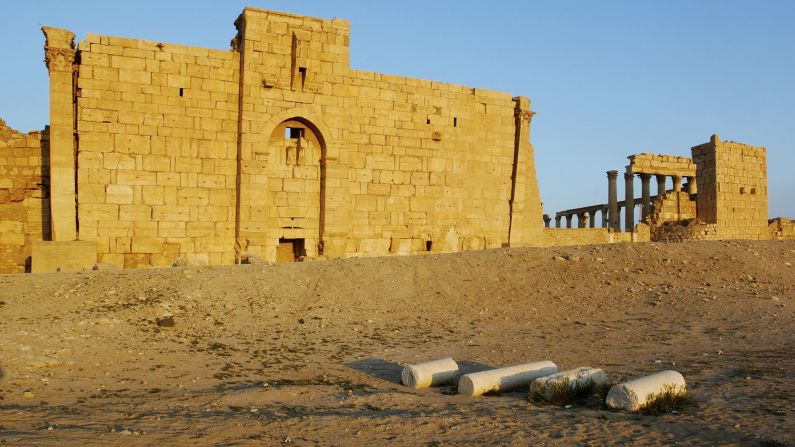 <strong>Before: </strong>The Temple of Bel in 2008.
