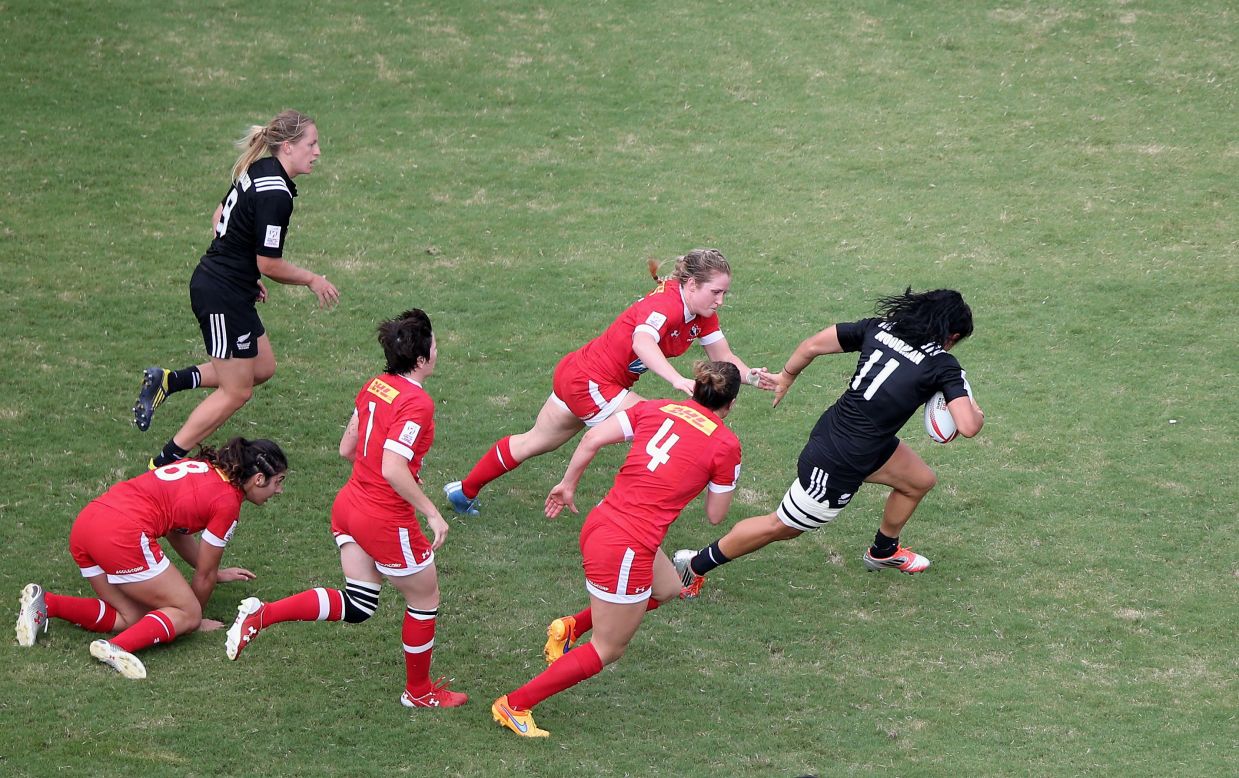 The New Zealand women won the 2014-15 World Series title at a canter, but trailed rivals Australia ahead of this season's third round in Atlanta.  