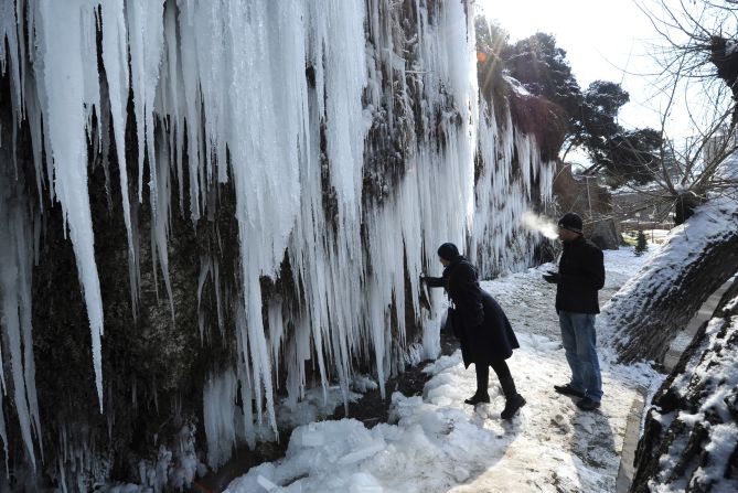 OK so there's the ice, snow, blizzards, traffic chaos, burst pipes and early-stage frostbite, but winter scenes sure are Instagrammable. Just gotta remember to wear some touchscreen gloves when taking snaps with shivering hands. 