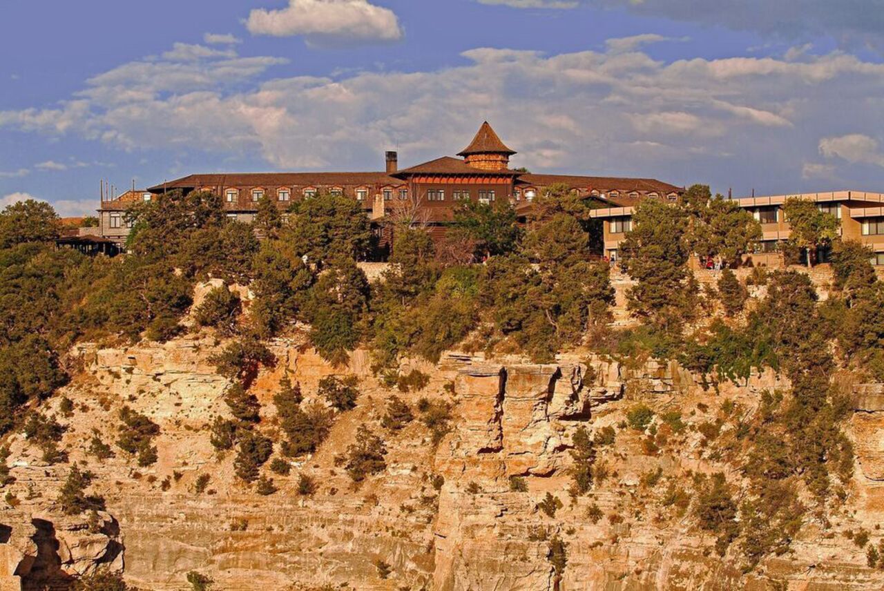 Perched on the rim of Arizona's Grand Canyon, El Tovar opened its doors in 1905. The hotel was operated by the Fred Harvey Co. in conjunction with the Atchison, Topeka and Santa Fe Railway.
