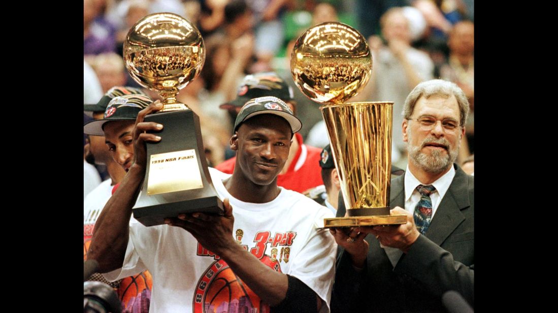 Michael Jordan Congratulates the Warriors for Reaching 73 Wins