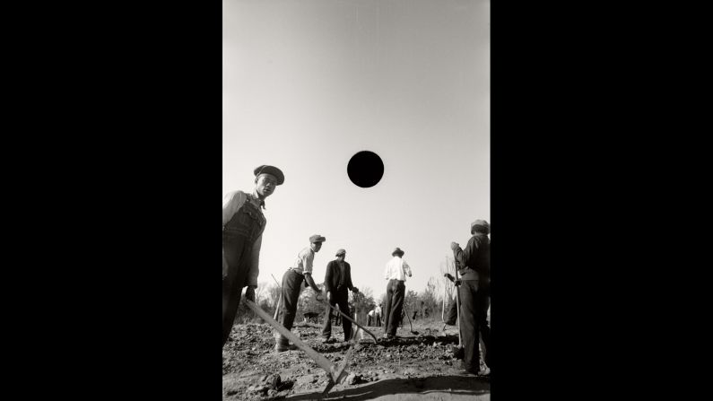 Men work in Prince George's County, Maryland, in 1935. McDowell called the FSA's project "the largest photo documentary project in the history of the United States, except perhaps NASA's and now Google Maps." Other famous photographers commissioned by the agency at the time were Walker Evans, <a href="index.php?page=&url=http%3A%2F%2Fcnnphotos.blogs.cnn.com%2F2013%2F10%2F01%2Fthe-unseen-dorothea-lange%2F">Dorothea Lange</a> and <a href="index.php?page=&url=http%3A%2F%2Fcnnphotos.blogs.cnn.com%2F2012%2F11%2F30%2Fgordon-parks-a-life-legend%2F">Gordon Parks.</a>
