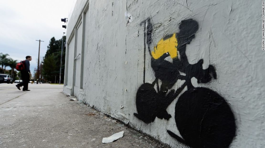 A stencil graffiti depicting Armstrong in a Tour leader's yellow jersey, attached to an IV drip.