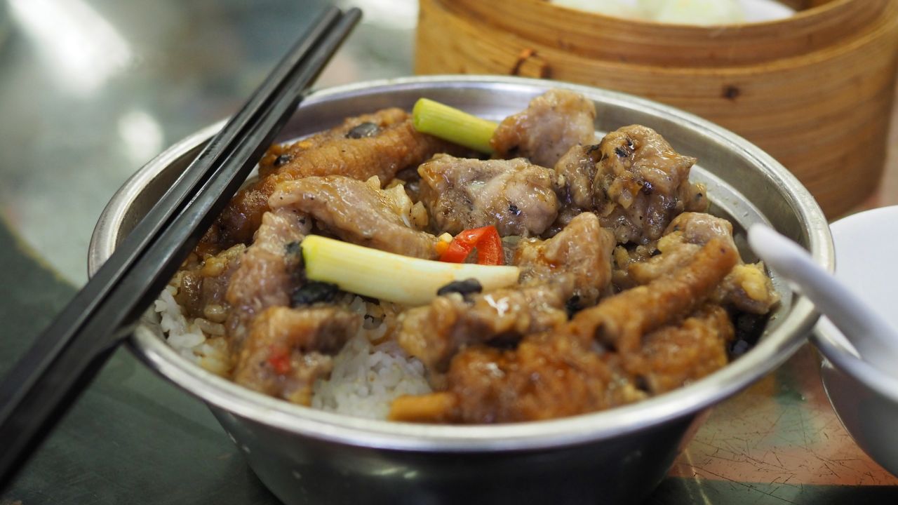 Lin Heung Kui's steamed spare ribs in black bean sauce.