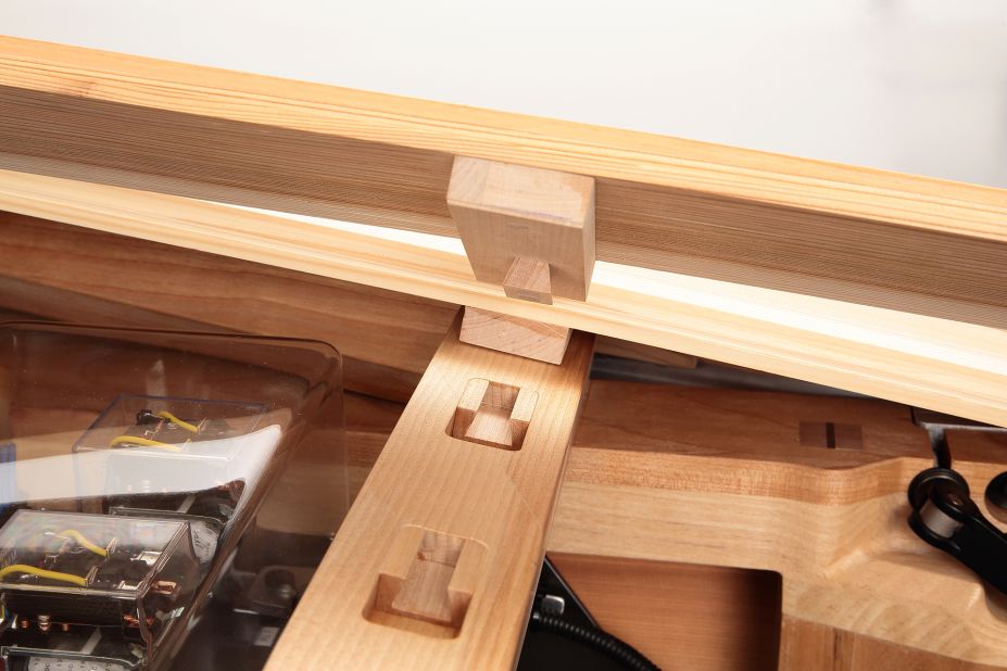 These interlocking techniques allow for multiple panels to be joined together without the use of nails or screws. 
