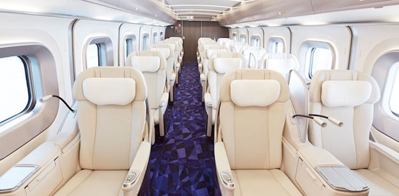 Hokkaido Railway Company's 18-seat luxury "Gran Class" carriage. 