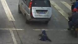 child falls van hit car China orig vstan dlewis_00000000.jpg