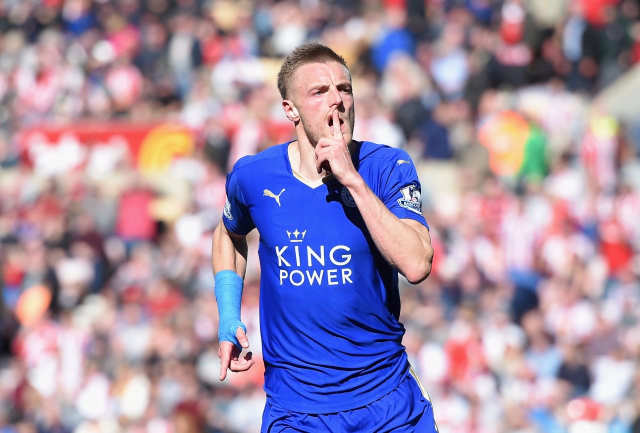 Jamie Vardy sealed Leicester's win at Sunderland with a second half double.