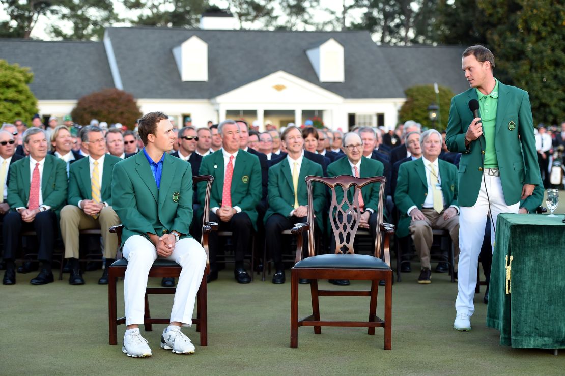 Willett commiserates with Jordan Spieth after receiving his green jacket from the defending champion. 