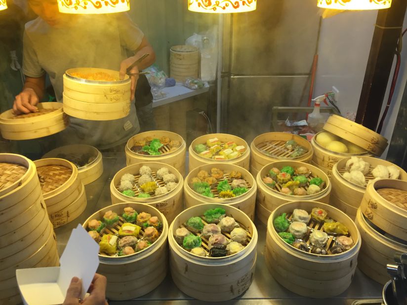 Taichung's night markets make it acceptable to eat anything at any given hour. That includes steamed dumplings -- no longer limited to Sunday morning dim sum feeds. 