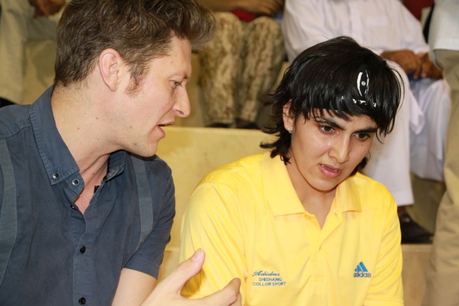 Jonathon Power coaching Maria at a tournament in Pakistan, 2013.