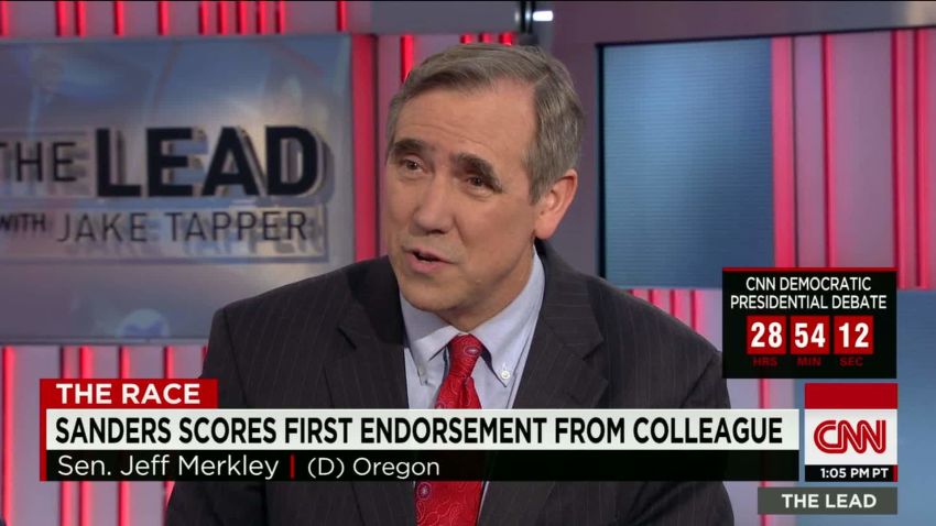 bernie sanders endorsement first senate colleague jeff merkley lead intv_00030322.jpg
