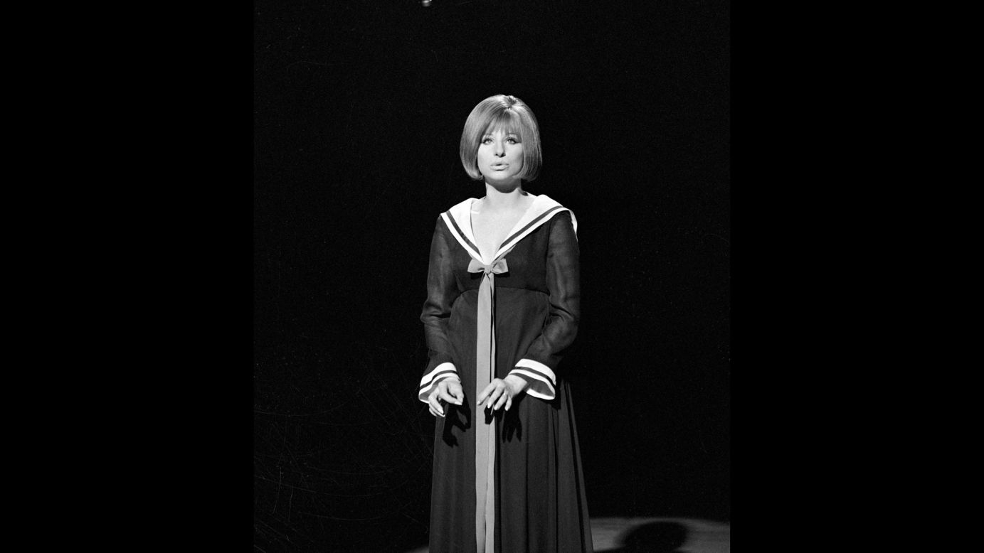 Streisand rehearses a couple weeks before the show aired.
