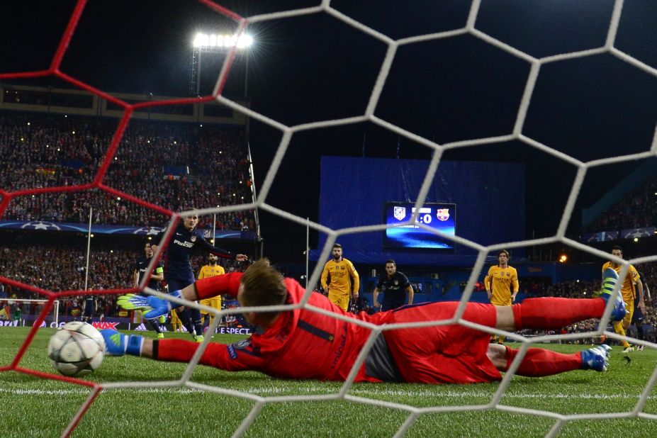 As Barcelona pushed forward, Atletico took full advantage of the extra space and Griezmann fired home his side's second from the penalty spot after Andres Iniesta had handled the ball.