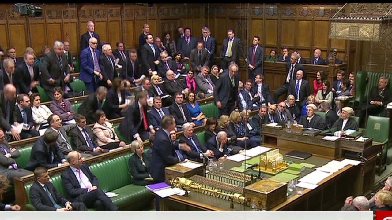 brexit battle UK pkg robertson wrn_00000000.jpg