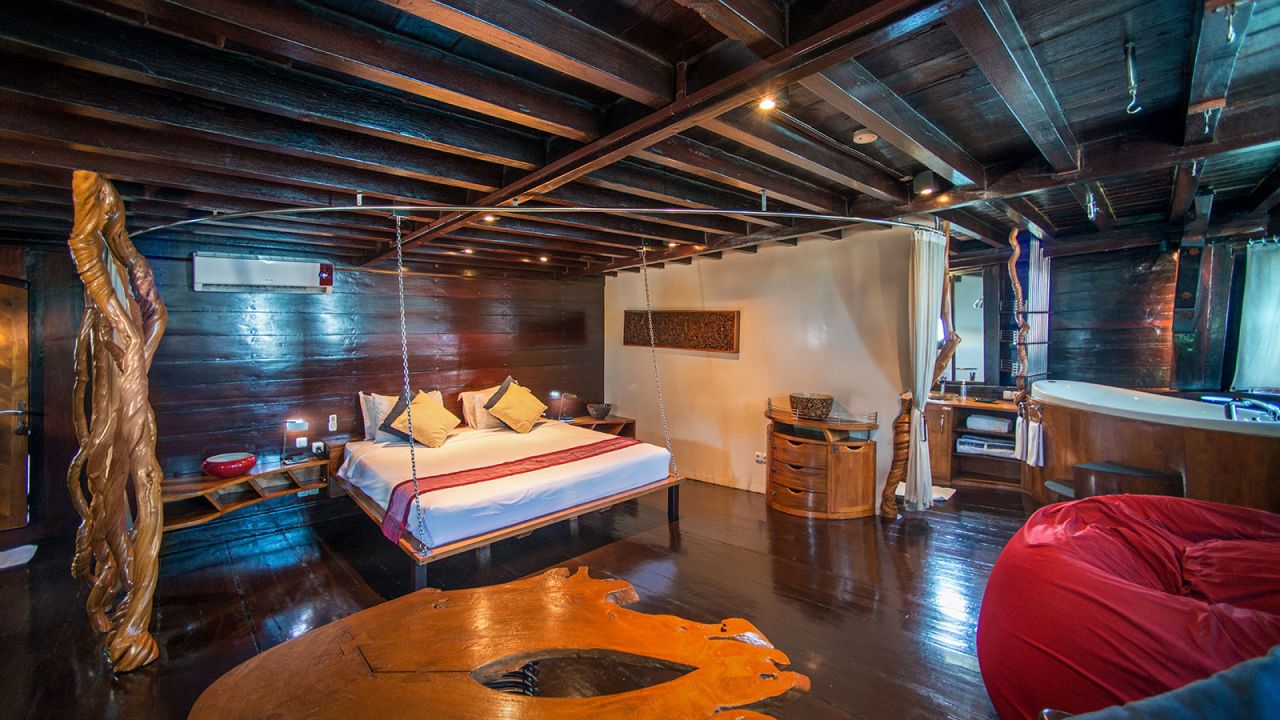 The Dewi Nusantara has what is perhaps the largest private cabin (500 square feet) in the liveaboard family. 