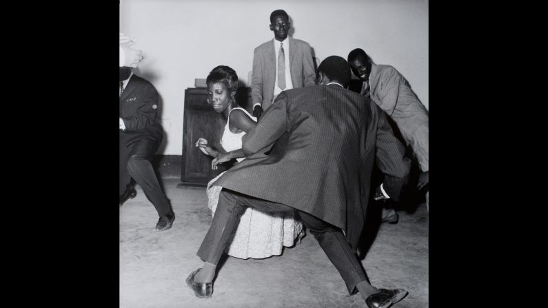 Sidibe's photographs images were often candid, taken not only in the clubs, but the streets as well during the 1950s, '60s, and '70s.<br />