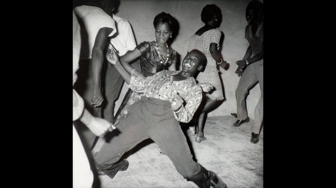 Malick Sidibé spent his nights photographing Mali's confident revelers. 