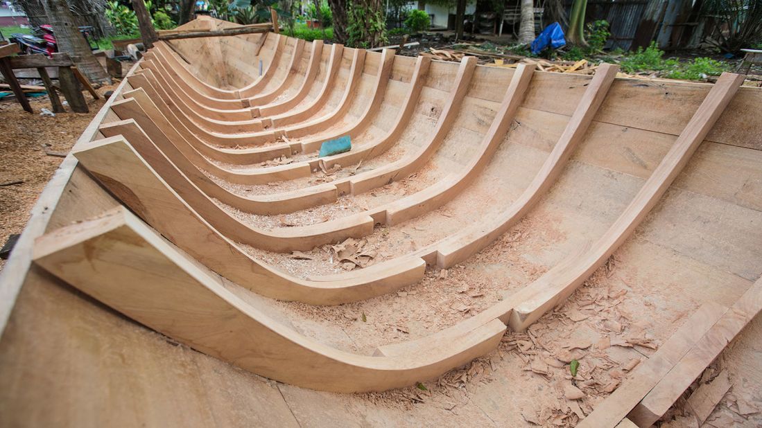 A boat such as this will typically take up to two months to build if worked on by three or four people. When it comes to long-tail construction the hardwoods of choice are merawan and meranti. 