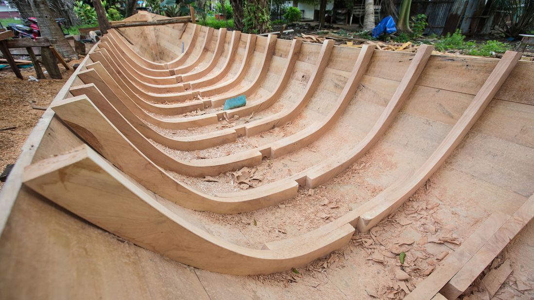 A boat such as this will typically take up to two months to build if worked on by three or four people. When it comes to long-tail construction the hardwoods of choice are merawan and meranti.