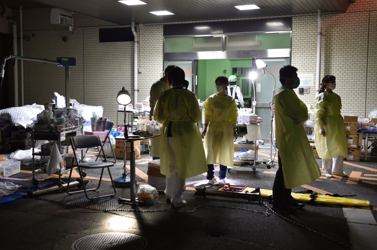 Medical staff prepare to evacuate patients from the hospital in Kumamoto City on April 16, over fears it could collapse as a wave of aftershocks hit the area. 