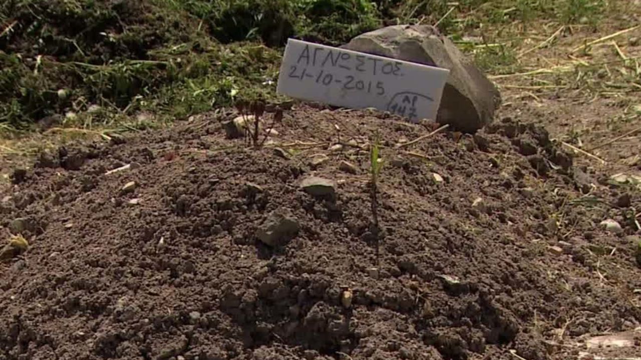 greece cemetery migrants atika shubert pkg_00013121.jpg