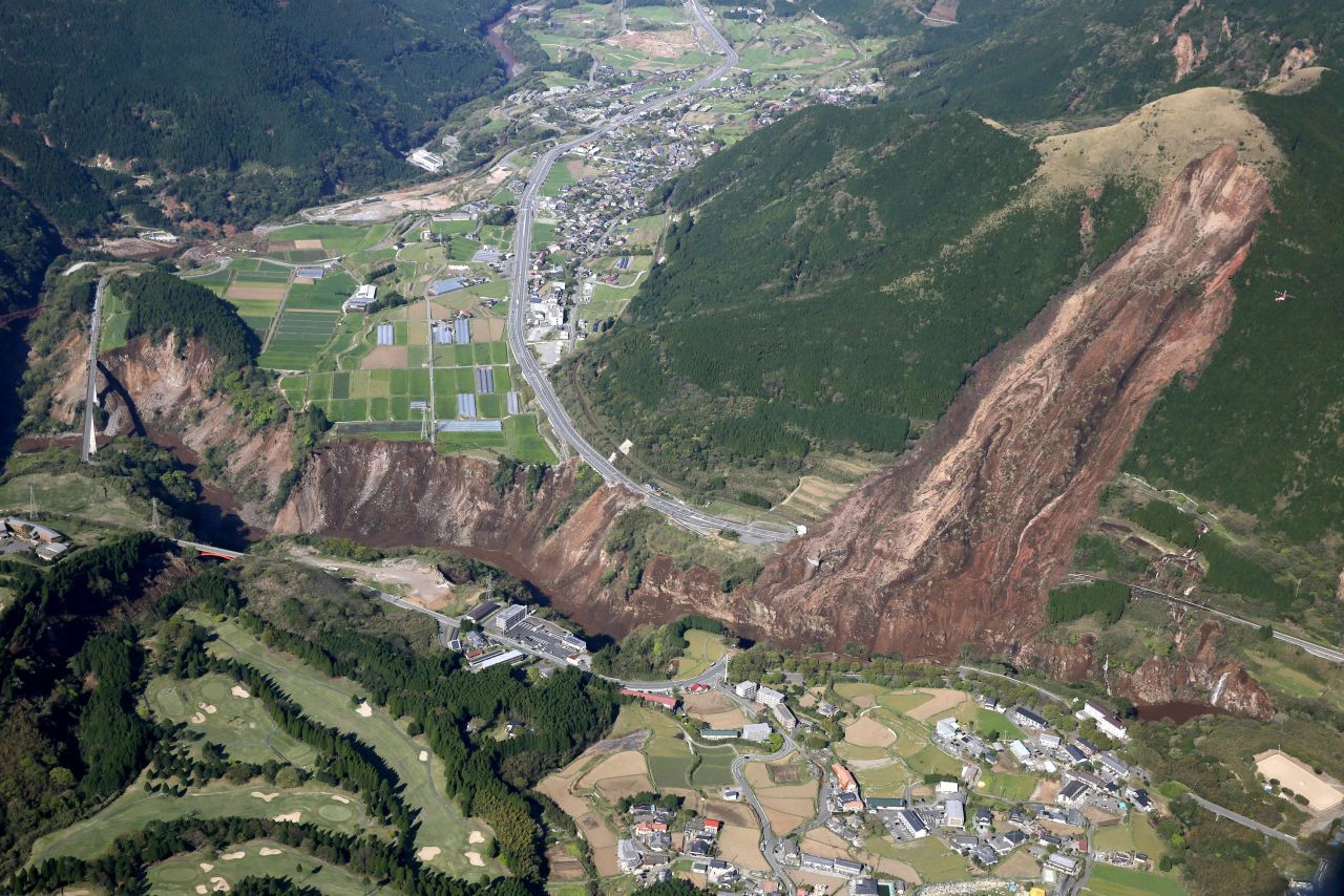 An earthquake caused a landslide in Minamiaso in Kumamoto Prefecture.