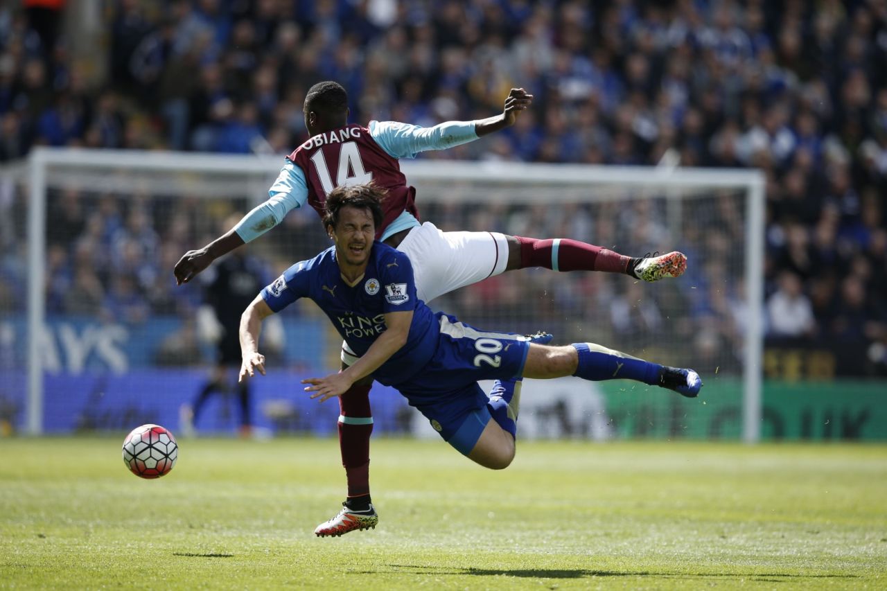 West Ham United's Spanish midfielder Pedro Obiang (back) and Leicester City's Japanese striker Shinji Okazaki (front) battle for the ball during the English Premier League football match between Leicester City and West Ham United at King Power Stadium in Leicester.