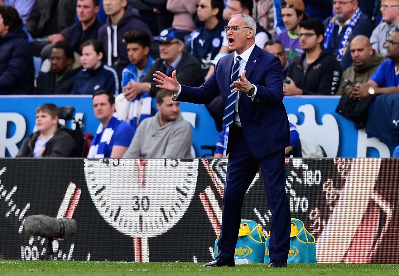 Leicester manager Claudio Ranieri gives instructions during the Premier League match between Leicester City and West Ham United.