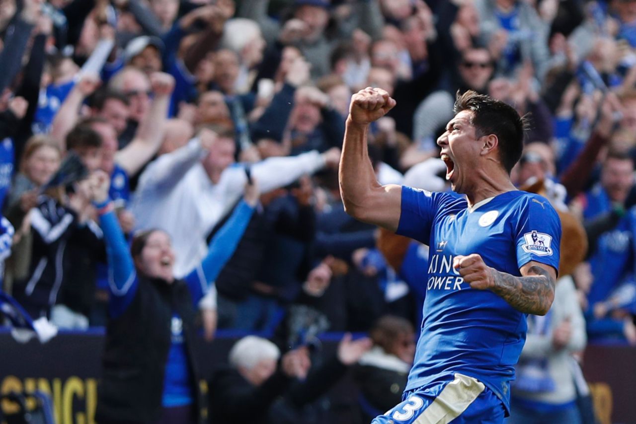 Leicester City's Argentinian striker Leonardo Ulloa celebrates after scoring their second goal from the penalty spot to equalize 2-2 during the English Premier League football match between Leicester City and West Ham United at King Power Stadium in Leicester.