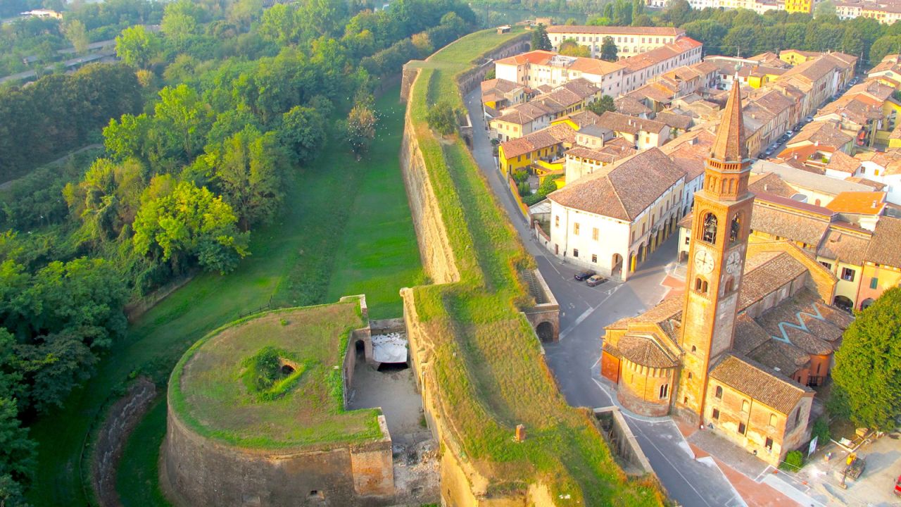 The walled town of Pizzighettone is a former Roman military camp. France's King Francis I was held hostage in the prison tower here in the 16th century.