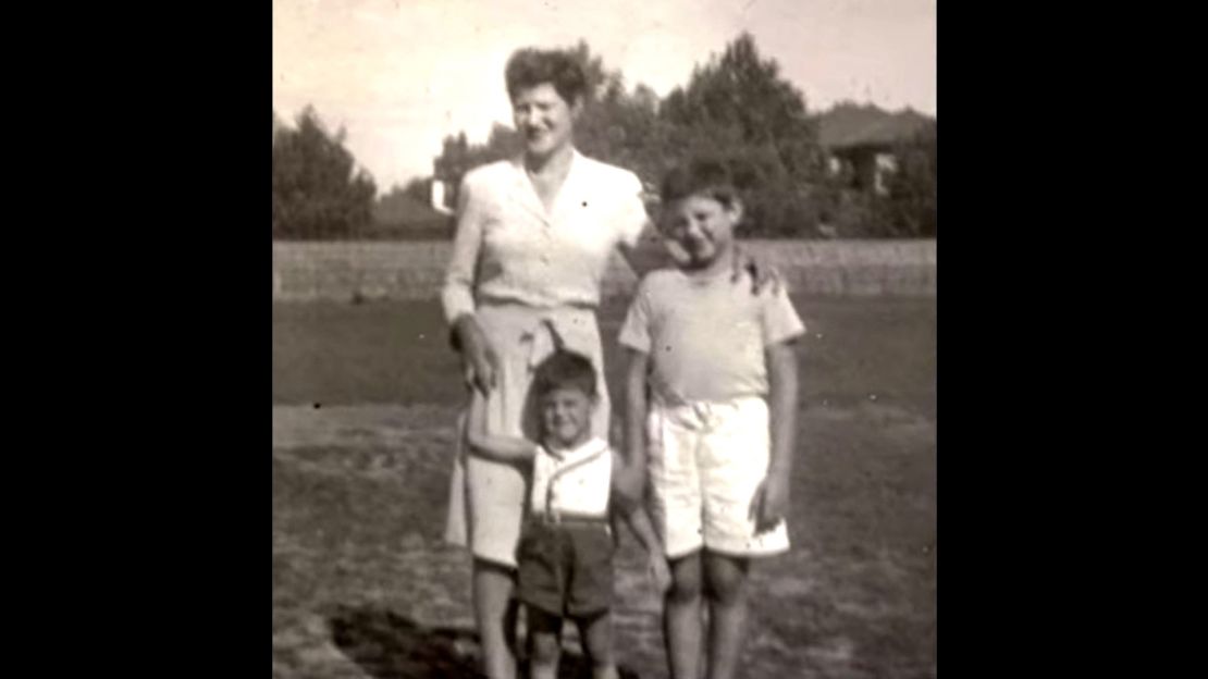 03 sanders childhood