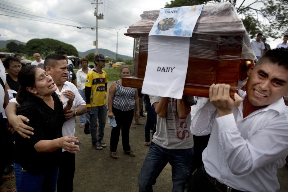 Pallbearers carry a coffin to a cemetery as relatives mourn the loss of loved ones in Portoviejo on April 18. 