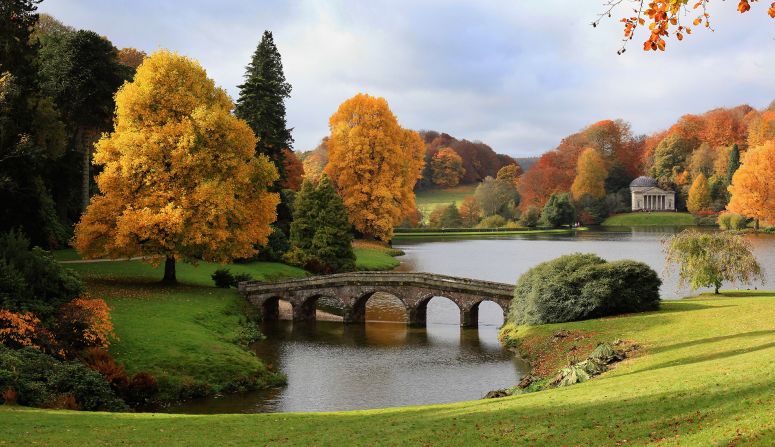 With neo-classical temples, grottoes and bridges built around the lake, the 18th century <a href="index.php?page=&url=http%3A%2F%2Fwww.nationaltrust.org.uk%2Fstourhead" target="_blank" target="_blank">Stourhead</a> estate is a perfect example of an English landscape garden.