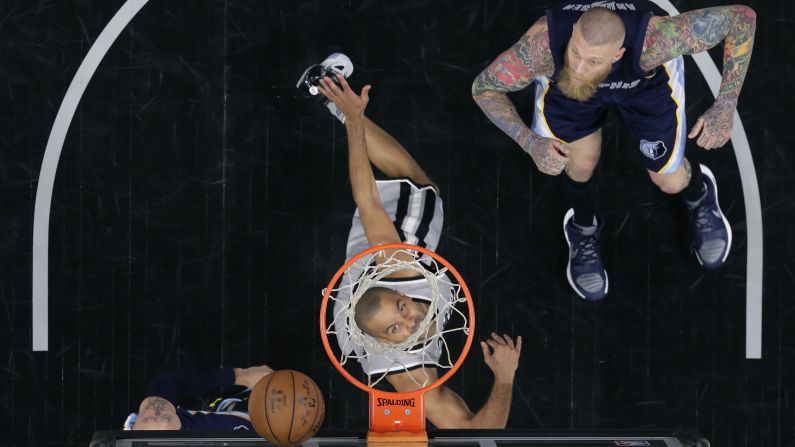 San Antonio Spurs guard Tony Parker, center, scores past Memphis Grizzlies forward Chris Andersen, right, during the second half in Game 1 of a first-round NBA basketball playoff series on Sunday, April 17, in San Antonio. 