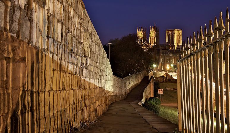 At 3.4 kilometers, York has England's longest medieval <a href="index.php?page=&url=http%3A%2F%2Fwww.yorkwalls.org.uk%2F" target="_blank" target="_blank">city wall</a>. The well-preserved fortification makes a picturesque two-hour trail around the heritage city.